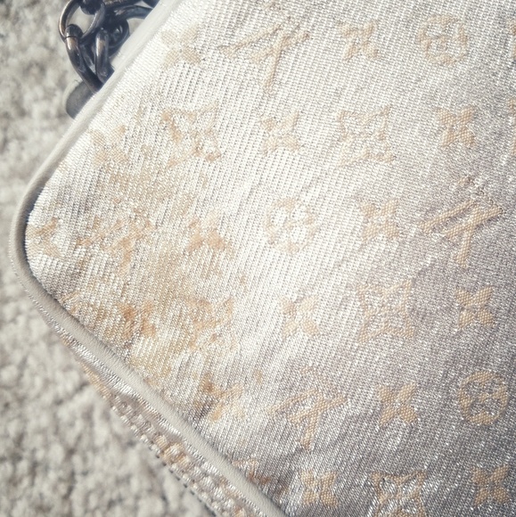 Authentic Louis Vuitton purse - Picture 3 of 8